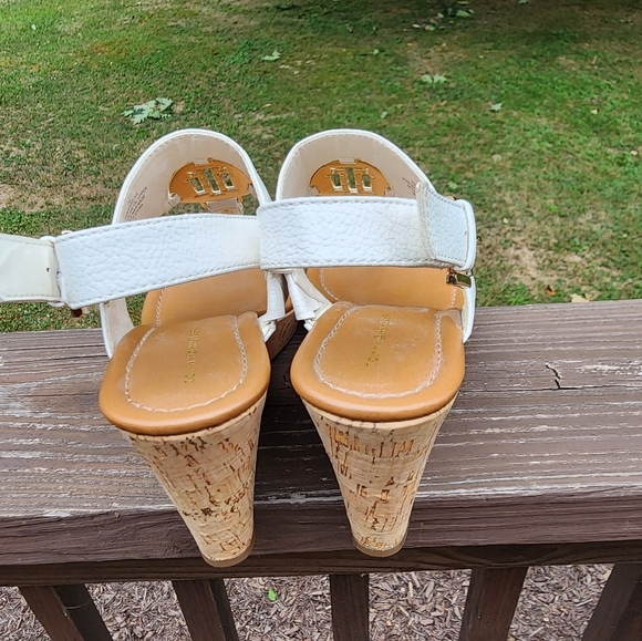 Tommy Hilfiger Wedge Sandals 7M - Picture 3 of 9